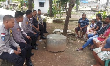 Kapolsek-Oebobo-Gelar-Jumat-Curhat,-Masyarakat-Bakunase-Dua-Keluhkan-Ketiadaan-TPS-Sementara-di-wilayahnya.