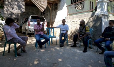 Meresahkan-Warga,-Bhabinkamtibmas-Batuplat-Beri-Himbauan-dan-Teguran-Kepada-Peternak-Babi.