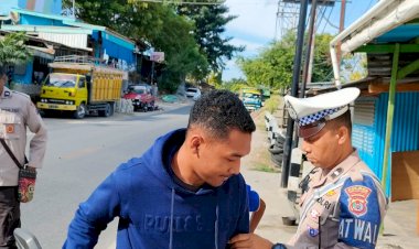 Razia-Hunting-System,Personel-Sat-Lantas-Polresta-Kupang-Kota-Tindak-Pelanggar-Lalu-Lintas-Kasat-Mata