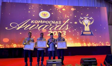 Membanggakan,-Polda-NTT-Raih-Piala-dan-Tiga-Piagam-dalam-Ajang-Kompolnas-Awards-2023.-
