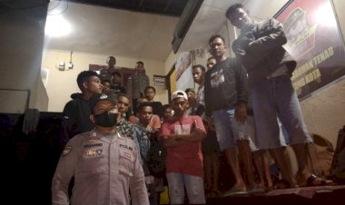 Diamankannya-23-Orang-Diduga-Sebagai-Calon-PMI-Ilegal,-di-Pelabuhan-Laut-Tenau-Kupang.