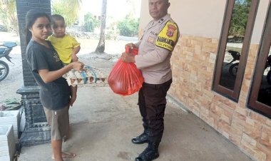 Mencegah-dan-Mengurangi-Angka-Stunting-Pada-Anak,-BHABINKAMTIBMAS-Berikan-Bantuan-Kepada-Warga-Kelurahan-Fatukoa