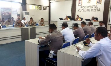 Waka-Polresta-Kupang-Kota-Pimpin-Rapat-Anev-Di-Aula-Bijaksana,-Melayani-Dengan-Hati