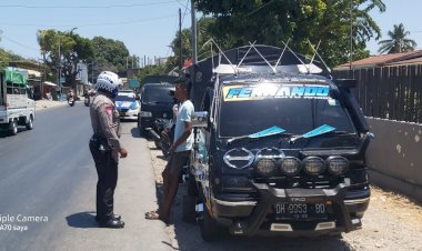 Operasi-Zebra-Turangga-2023,-Satuan-Lantas-Polresta-Kupang-Kota-Targekan-Mobil-dan-Pickup-Yang-Parkir-Sembarangan.