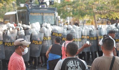 Menjamin-Keamanan-Tetap-Kondusif,-Polresta-Kupang-Kota-Simulasi-Sistem-Pengamanan