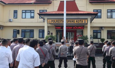 Jaga-Netralitas,-Penekanan-Wakapolresta-Kupang-Kota-AKBP-Aldinan-Saat-Pimpin-Apel-Pagi