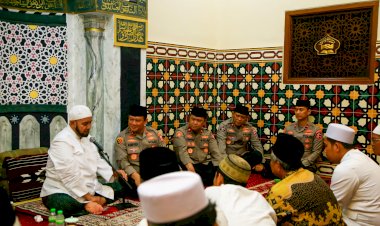 Depan-Jamaah-Habib-Syech,-Kaops-NCS-Polri-Serukan-Jaga-Pemilu-2024-Aman-dan-Damai