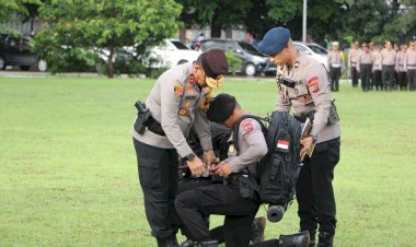 Pastikan-Pemilu-2024-Berjalan-Aman-dan-Lancar,-Kapolda-NTT-Geser-Ratusan-Anggotanya-BKO-Sembilan-Polres-Amankan-TPS