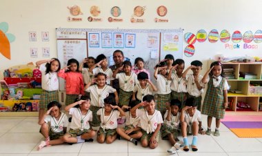 Beri-Pengenalan-Rambu-Lalu-Lintas,-Personel-Satuan-Samapta-Polresta-Datangi-TKK-Kasih-Yobel-Kupang