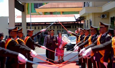 Gelar-Tradisi-Gerbang-Pora,-Polresta-Kupang-Kota-Lepas-Kompol-Imanuel-Zacharias