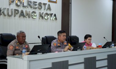 Kapolresta-Didampingi-Kabag-SDM-dan-Ketua-Bhayangkari,-Beri-Arahan-Kepada-Polwan-Polresta-Kupang-Kota