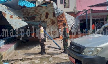Bhabinkamtibmas-Kelurahan-Solor,-Datangi-Korban-Angin-Puting-Beliung