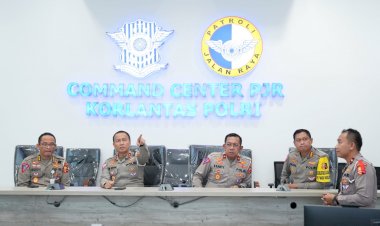 Tinjau-Command-Center,-Kakorlantas-Pastikan-Pengamanan-Operasi-Ketupat-Terkoordinasi