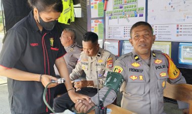 Siedokkes-Polresta-Kupang-Kota-Lakukan-Pengecekan-Kesehatan-Personel-di-Pos-Pam-Operasi-Ketupat-Turangga-2024
