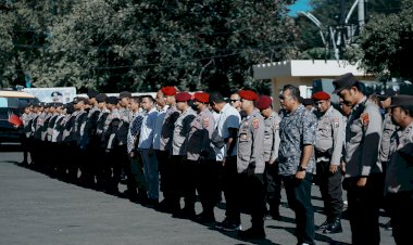 Berikan-Pelayanan-dalam-Aksi-Unras,-Polresta-Kerahkan-Personel-Pengamanan-di-Kantor-Kejari-dan-Pengadilan-Negeri-Kota-Kupang