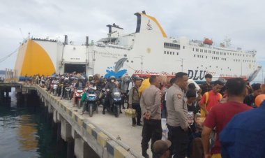 H+10-Lebaran,-Polsubsektor-Pelabuhan-Tenau-Terus-Berikan-Pengamanan-dan-Pelayanan-Kepada-Penumpang-Arus-Balik