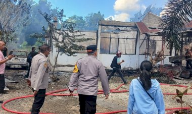 Kebakaran-Gedung-Kantor-Pertanian,-Kapolresta-Kupang-Kota-Turun-Langsung-ke-TKP