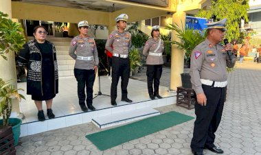 Sosialisasi-Tertib-Lalin-di-Jalan,-Satlantas-Polresta-Kupang-Kota-Sambangi-Sekolah