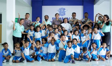 Tanamkan-Tertib-Berlalulintas-Sejak-Dini,-TK-Santa-Maria-Goreti-Kunjungi-Sat-Lantas-Polresta-Dalam-Kegiatan-Polsanak.