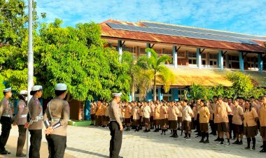 Kasat-Lantas-Polresta-Lakukan-Binluh-di-SMK-Negeri-3-Kota-Kupang