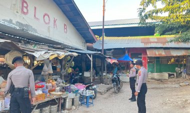 Patroli-Samapta-Polresta,-Sambangi-Pasar-Tradisional-di-Kota-Kupang