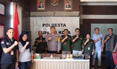 Jelang-Pilkada-Serentak,-Kapolresta-Kombes-Aldinan-Audiens-dengan-Bawaslu-Kota-Kupang