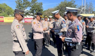 Kapolresta-Kupang-Kota-Periksa-Kelengkapan-dan-Motor-Anggota-Satuan-Lalulintas.