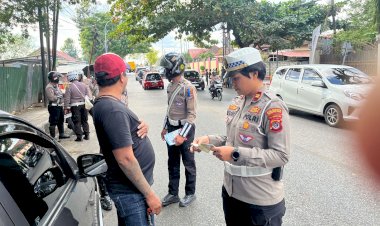 Hari-Ke-3-Pelaksanaan-Operasi-Patuh-Turangga-2024,-Polresta-Kupang-Kota-Terus-Himbau-dan-Ingatkan-Masyarakat-Untuk-Selalu-Tertib-Berlalu-Lintas.