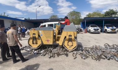 Sat-Lantas-Polresta-Kupang-Kota-Musnahkan-250-Knalpot-Racing.