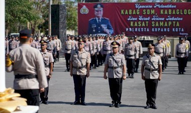 Pelantikan-dan-Sertijab-PJU-Polresta-Kupang-Kota,-Kapolresta-Aldinan-Manurung:-Terus-Berbenah-Diri-dalam-Melayani-Masyarakat