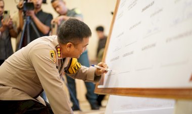 Kapolresta-Kombes-Aldinan-Manurung-Hadiri-Deklarasi-Kampanye-Damai-Pilkada-Kota-Kupang-Tahun-2024