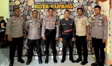 Personel-Polresta-Amankan-Kantor-KPU-dan-Bawaslu-Kota-Kupang