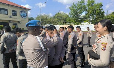 Seksi-Propam-Polresta-Kupang-Kota-Lakukan-Pemeriksaan-Sikap-Tampang,-Guna-Meningkatkan-Disiplin-Setiap-Anggota