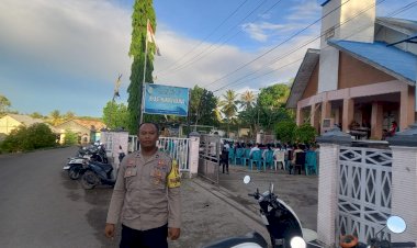 Bhabinkamtibmas-Kolhua-Pantau-Pelaksanaan-Ibadah-HUT-Gerakan-Reformasi-dan-Misa-Penutupan-Bulan-Rosario-di-Wilayahnya