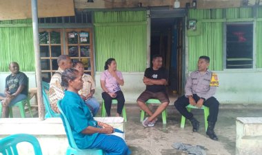 Jelang-Acara-Peminangan-dan-Pernikahan,-Bhabinkamtibmas-Oepura-Sambagi-Warga-Berikan-Himbauan-Kamtibmas