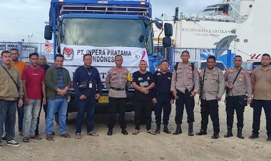 Tiba-di-Pelabuhan-Tenau,-Polresta-Kupang-Kota-Amankan-dan-Kawal-Logistik-KPU-Untuk-Pelaksanaan-Pilkada-2024