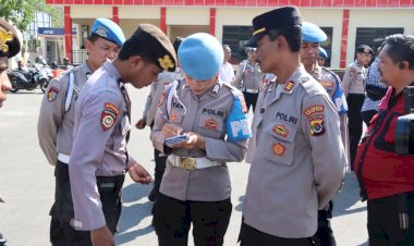 Pastikan-Anggota-Tidak-Terlibat-Judi-Online,-Propam-Polda-NTT-Lakukan-Pemeriksaan-di-Polresta-Kupang-Kota