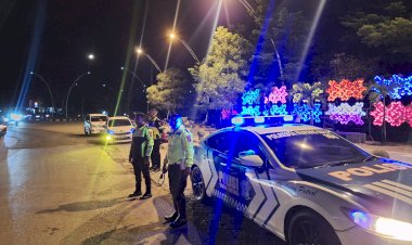 Antisipasi-Balap-Liar-dan-Edukasi-Keselamatan-Berlalu-Lintas,-Satlantas-Polresta-Kupang-Kota-Terus-Laksanakan-Blue-Light-Patrol