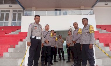 Polresta-Kupang-Kota-Amankan-Pertandingan-Sepak-Bola-Soeratin-Cup