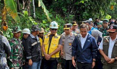 Kapolda-Jabar-Tinjau-Lokasi-Bencana-di-Sukabumi-dan-Salurkan-Bantuan