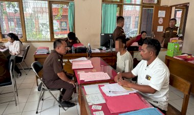 Curi-Motor-di-Parkiran-Warung,-Tersangka-Resmi-Diserahkan-Penyidik-Subnit-3-Pidum-Polresta-ke-Kejaksaan