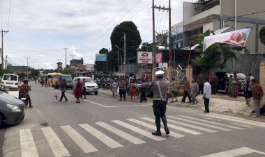 Polresta-Kupang-Kota-Gelar-Pengamanan-Hari-Natal-2024,-Ibadah-Berlangsung-Aman-dan-Damai