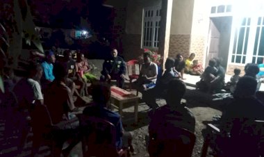 Karaoke-Dari-Siang-Hingga-Tengah-Malam,-Bhabinkamtibmas-Penkase-Oeleta-Himbau-Warga-Untuk-Bubarkan-Diri.