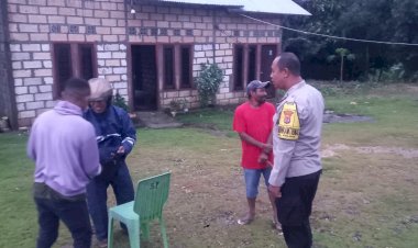 Bhabinkamtibmas-Kelurahan-Kolhua-Turun-ke-Lokasi-Bencana-Akibat-Angin-Kencang