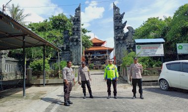 Polsek-Kota-Lama-Laksanakan-Pengamanan-Persembahyangan-Umat-Hindu-di-Pura-Oebanantha.