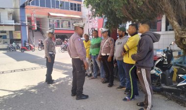 Operasi-Keselamatan-Turangga,-Lantas-Polsek-Kota-Raja-Edukasi-Pengendara-Ojol-di-Nunleu.