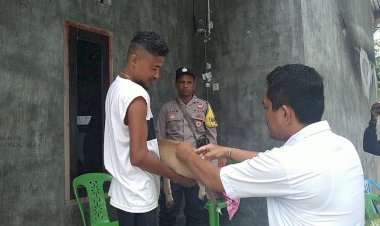 Adanya-Vaksinasi-Rabies,-Bhabinkamtibmas-Naimata-Dampingi-Petugas-dan-Imbau-Warga-untuk-Patuh-Terhadap-Anjuran-Pemerintah.