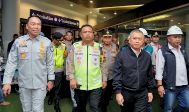 Kakorlantas-Menhub-Pantau-Hari-Pertama-Operasi-Ketupat-2025