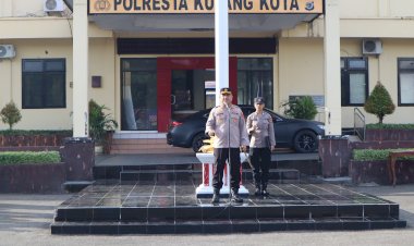 Kapolresta-Kupang-Kota-Pimpin-Apel-Pagi,-Minta-Personel-Jalankan-Tugas-Sesuai-SOP-dan-Jaga-Kepercayaan-Masyarakat.