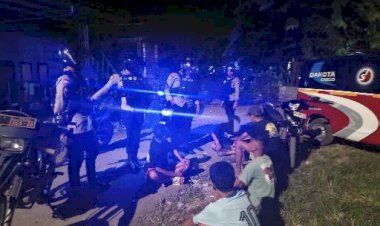 Respon-Cepat-Atas-Aduan-Warga,-Samapta-Polresta-Kupang-Kota-Bubarkan-Pesta-Miras-di-Kelapa-Lima.